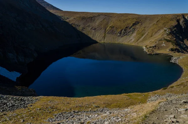 Uma Vista Lago Okoto Olho Grupo Lagos Glaciares Nas Montanhas — Fotografia de Stock