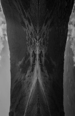 Ayna göl yansımaları gibi harika. Lake Salzata (gözyaşı) bir buzul gölleri Bulgaristan'ın kuzeybatı Rila Dağları'nda bir grup. Sonbahar 2018