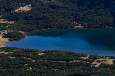 Lake Dolnoto ezero (alt göl) - bir grup Bulgaristan'ın kuzeybatı Rila Dağları'nda buzul gölleri. Sonbahar 2018