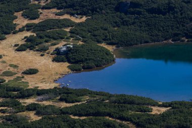 Lake Dolnoto ezero (alt göl) - bir grup Bulgaristan'ın kuzeybatı Rila Dağları'nda buzul gölleri. Sonbahar 2018