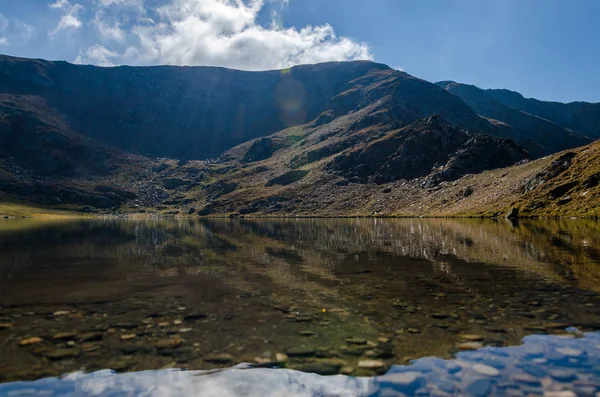 Geest Waait Spiegel Zoals Lake Reflecties Lake Salzata Teardrop Tot — Stockfoto