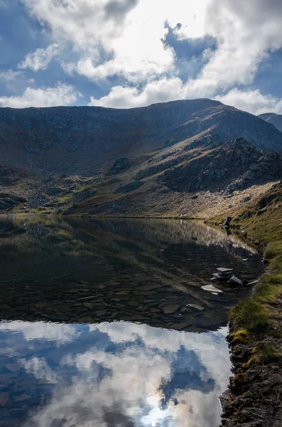 Geest Waait Spiegel Zoals Lake Reflecties Lake Salzata Teardrop Tot — Stockfoto