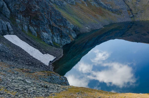 Uma Vista Lago Okoto Olho Grupo Lagos Glaciares Nas Montanhas — Fotografia de Stock