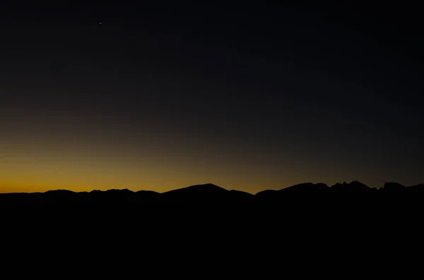 Wunderschöner Sonnenaufgang Über Den Felsigen Gipfeln Des Rila Berges Ein — Stockfoto