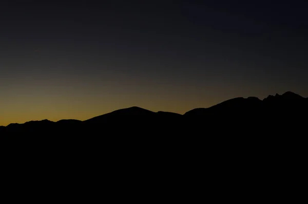 Belo Nascer Sol Sobre Cumes Rochosos Montanha Rila Uma Vista — Fotografia de Stock
