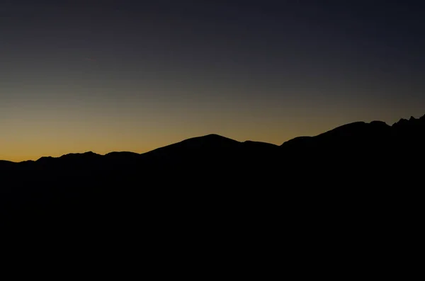 Belo Nascer Sol Sobre Cumes Rochosos Montanha Rila Uma Vista — Fotografia de Stock