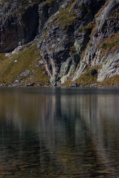 Aguas Cristalinas Del Lago Babreka Riñón Montaña Rila Bulgaria —  Fotos de Stock