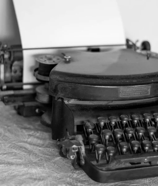 Close Uma Máquina Digitação Antiga Com Botões Letra Cirílica — Fotografia de Stock