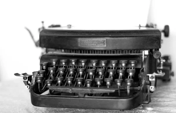 Zbliżenie Stary Maszynę Pisania Przyciski Literami Cyrylicy — Zdjęcie stockowe