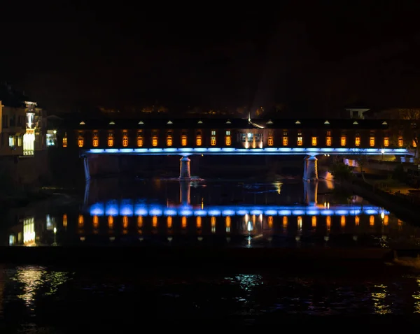 Foto Noturna Cidade Lovetch Incluindo Fortaleza Ponte Coberta Bulgária 2018 — Fotografia de Stock