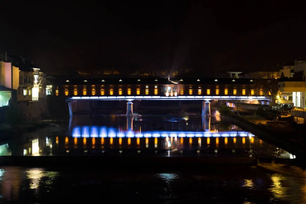 Foto Noturna Cidade Lovetch Incluindo Fortaleza Ponte Coberta Bulgária 2018 — Fotografia de Stock