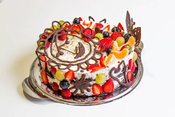 Hemlagad Chokladtårta Med Grädde Abd Frukter — Stockfoto