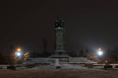 Kış geceleri Sofya: Sovyet ordusu anıt