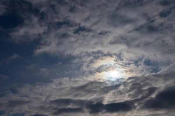 Underexposed Shot Sun Clouds Sky — Stock Photo, Image