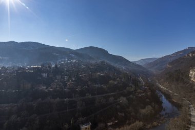 Vratsa, Bulgaristan, 02.16.2019: Kış Stara planina Dağı - izleme Lakatnik Köyü, Milanovo Köyü, Parshevitsa tepe, Parshevitsa kulübe, Opletnya Köyü