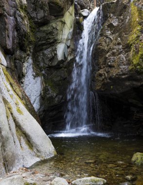 Kostenski Falls - bir şelale Rila Mountains, Bulgaristan için eski nehir boyunca yaklaşık üç kilometre köy Kostenets güneyinde bulunan. Su 12 metre bırakır. Rocky Kanyon.