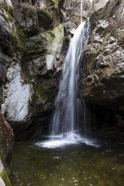 Kostenski Falls - bir şelale Rila Mountains, Bulgaristan için eski nehir boyunca yaklaşık üç kilometre köy Kostenets güneyinde bulunan. Su 12 metre bırakır. Rocky Kanyon.