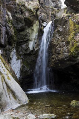 Kostenski Falls - bir şelale Rila Mountains, Bulgaristan için eski nehir boyunca yaklaşık üç kilometre köy Kostenets güneyinde bulunan. Su 12 metre bırakır. Rocky Kanyon.