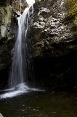 Kostenski Falls - bir şelale Rila Mountains, Bulgaristan için eski nehir boyunca yaklaşık üç kilometre köy Kostenets güneyinde bulunan. Su 12 metre bırakır. Rocky Kanyon.