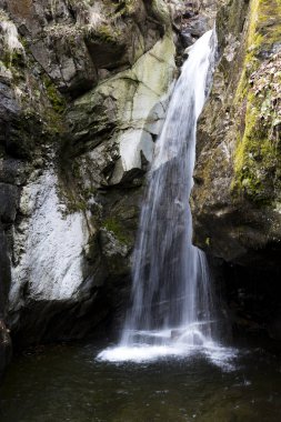 Kostenski Falls - bir şelale Rila Mountains, Bulgaristan için eski nehir boyunca yaklaşık üç kilometre köy Kostenets güneyinde bulunan. Su 12 metre bırakır. Rocky Kanyon.
