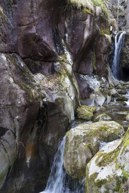 Kostenski Falls - bir şelale Rila Mountains, Bulgaristan için eski nehir boyunca yaklaşık üç kilometre köy Kostenets güneyinde bulunan. Su 12 metre bırakır. Rocky Kanyon.