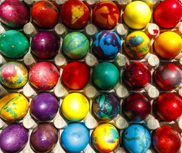 Πολλά Πολύχρωμα Βαμμένα Πασχαλινά Αυγά — Φωτογραφία Αρχείου