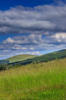 Beklemeto Geçidi 'nin manzarası, Troyan Geçidi olarak da bilinir. Bulgaristan 'ın Balkan Dağları' ndaki (Stara Planina) bir dağ geçidi.