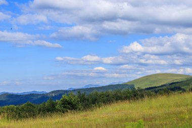 Beklemeto Geçidi 'nin manzarası, Troyan Geçidi olarak da bilinir. Bulgaristan 'ın Balkan Dağları' ndaki (Stara Planina) bir dağ geçidi.
