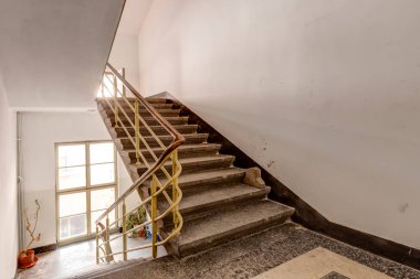 Bulgaristan 'ın Sofya kentinde eski ve yenilenmiş bir dairede.