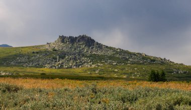 Vitosha Dağı, Bulgaristan. Hava bulutlu ve bulutlu.