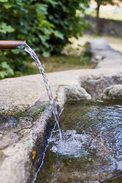 Fontaine d'eau naturelle — Photo