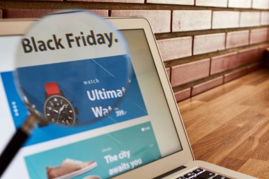 Siyah Cuma indirimli ekran