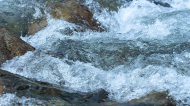 dağ suyu buzlu dere