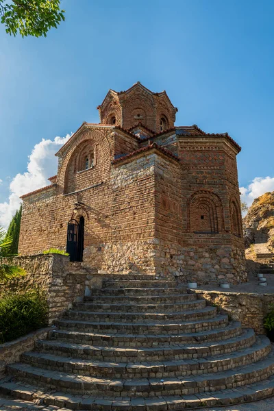 İlahiyatçı Aziz Yahya, Kaneo ya da kısaca Aziz John, Makedonya 'nın kuzeyindeki Ohri kentinde Ohri Gölü' ne bakan Kaneo Sahili üzerindeki bir Makedon Ortodoks kilisesidir..