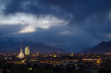 Torino silueti Köstebek Antonelliana 'dan Sacra di San Michele' e