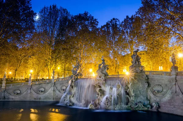 Torino Fontana Dei Dodici Mesi Chiaro Luna — Foto Stock