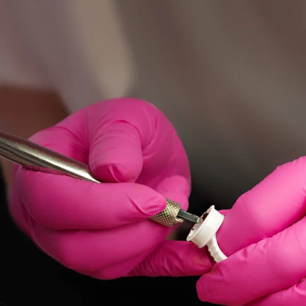 microblading, kalıcı makyaj eğitimi için aracı ile ana el