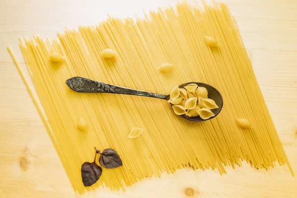 Spoon Background Spaghetti Ingredients Italian Pasta Tomatoes Greens View — Stock Photo, Image