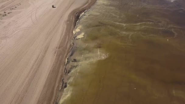 Вид с воздуха на пляж Юрмалас весной . — стоковое видео