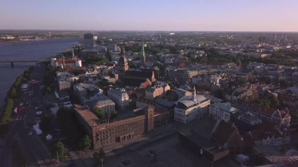 Légi Felvétel Old Riga Város Felett Sunrise — Stock videók