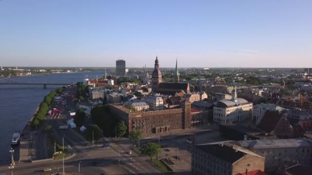 Εναέρια θέα πάνω από την παλιά πόλη της Ρίγας. — Αρχείο Βίντεο