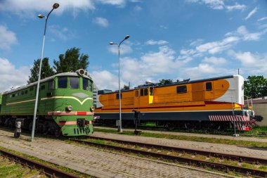 Riga'da Demiryolu Müzesi'nde iki lokomotifler