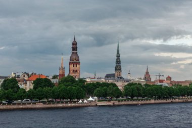 Eski Şehir Riga, Daugava Nehri üzerinden katedraller spiers görünümünü