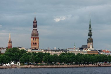Eski Şehir Riga, Daugava Nehri üzerinden katedraller spiers görünümünü