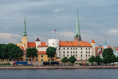 Old Town, Riga, Riga Kalesi ve Daugava Nehri.