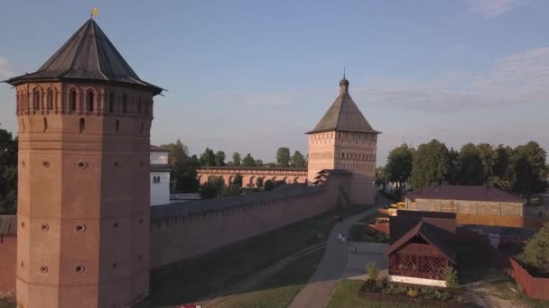 Luchtfoto op Redder klooster van Saint Euthymius in Soezdal, Russische oblast Vladimir — Stockvideo