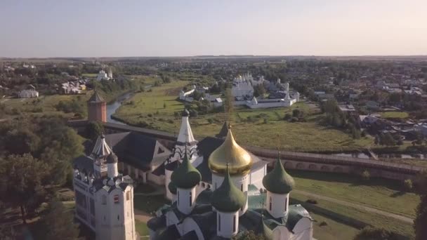 Flygning över den Frälsare kloster av Saint Euthymius i Suzdal, Vladimir oblast, Ryssland — Stockvideo