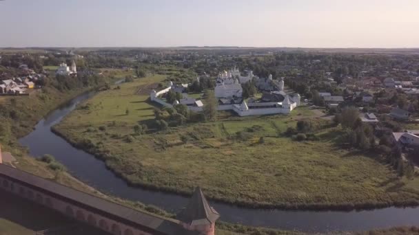 Flygning över den Frälsare kloster av Saint Euthymius i Suzdal, Vladimir oblast, Ryssland — Stockvideo