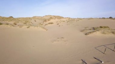 Curonian dunes üzerinde uçuş Nida yanındaki tükürmek.