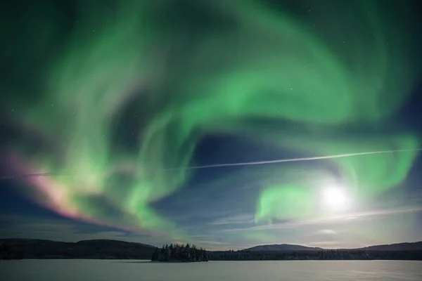 Luci del Nord sulla penisola di Kola. Regione di Murmansk, Russia . — Foto Stock